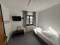 LeMa Wohnen – 3BR Apartment | 5 Beds + Sofa | Central Höchstadt Zdjęcie 6