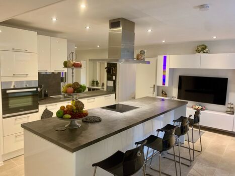 Olivewood City Apartment