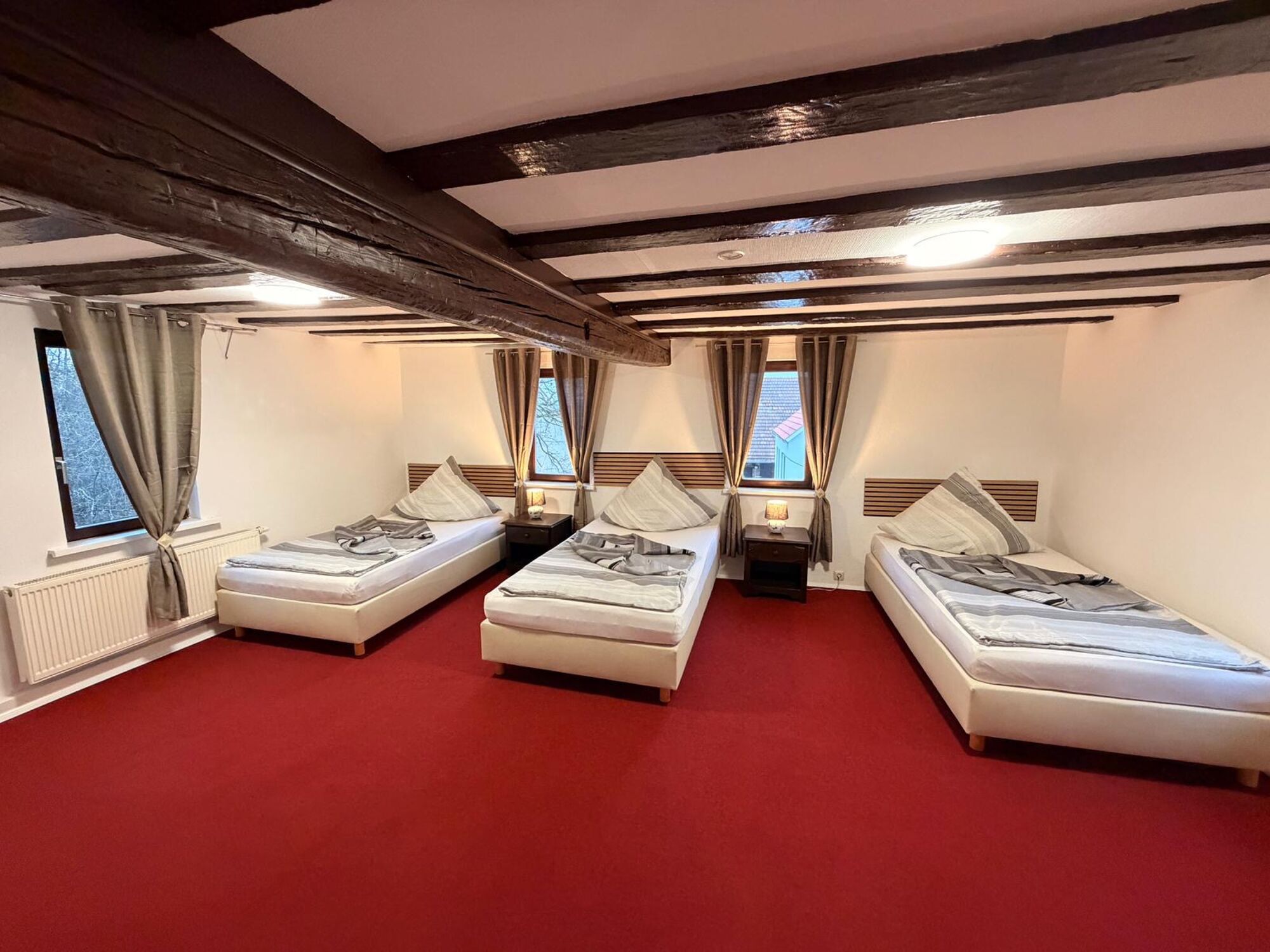 Neu eröffnet renoviert möbiliert inkl. Küchen und Badezimmern 