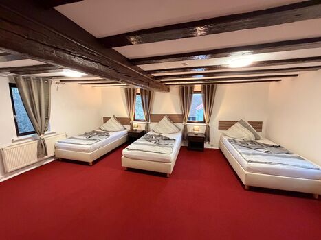 Neu eröffnet renoviert möbiliert inkl. Küchen und Badezimmern 