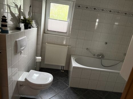 Badezimmer 1 mit Wanne auch zum Duschen