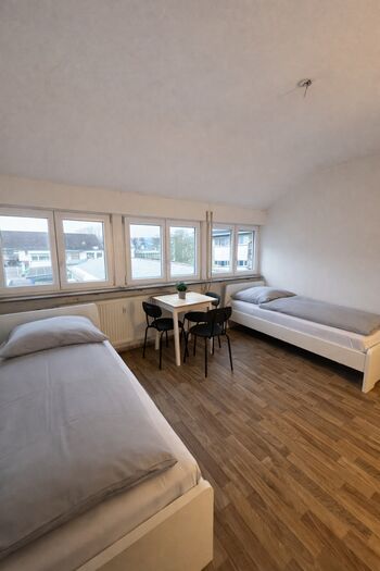 F&E // Moderne Monteurwohnung in Esslingen a.N. direkt an B10 Bild 4