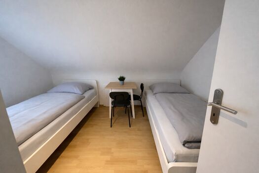 F&E // Moderne Monteurwohnung in Esslingen a.N. direkt an B10 Bild 2
