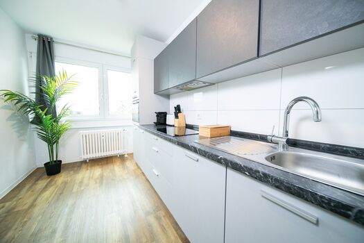 2 Schlafzimmer - 5 Betten - Wohnzimmer + Küche/Waschmaschine Bild 3