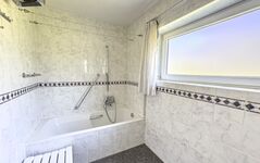 Badezimmer EG
