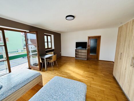 Vollausgestattete große Wohnung mit Balkon und Parkplatz Bild 4