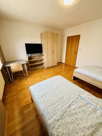 Vollausgestattete große Wohnung mit Balkon und Parkplatz Bild 3