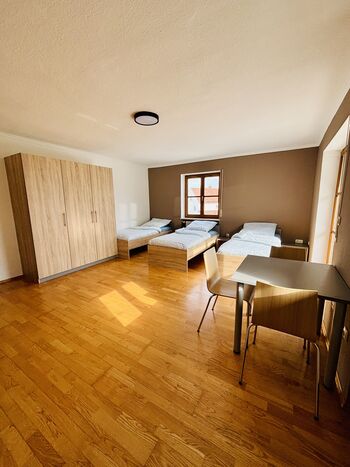 Vollausgestattete große Wohnung mit Balkon und Parkplatz Bild 5