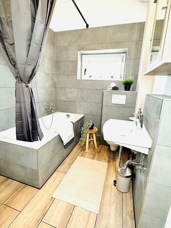Monteurwohnung mit Balkon und Wohnzimmer Picture 5
