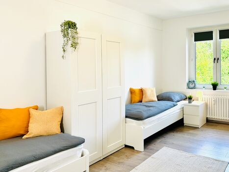 Monteurwohnung mit Balkon und Wohnzimmer Picture 3