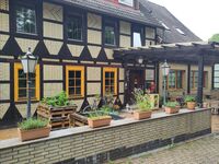 Überdachte Terrasse zum Verweilen und Grillen