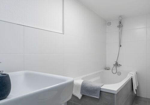 Kassel Haus | 3x Einzel- oder Doppelzimmer | Smart TV | Küche | Internet Bild 5