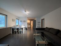 großes Wohn- Esszimmer mit Durchgang zur offenen Küche