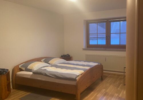 Schlafzimmer 1