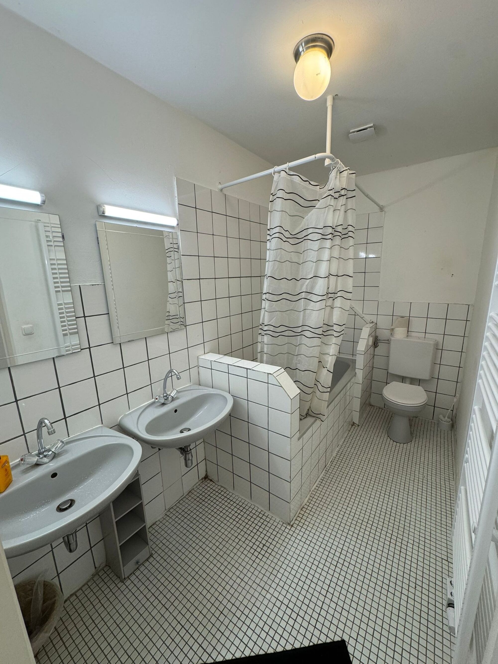 Badezimmer mit Badewanne