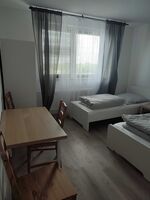 Schlafzimmer 1