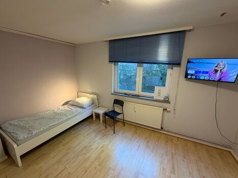 Kassel Haus | 5x Einzelzimmer | 5x Smart TV | Küche | Internet Bild 4