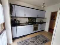 Eine voll ausgestattete Küche