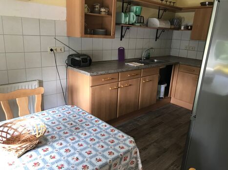 Apartment mit 4 Einzelbetten, Küche und Bad, zentrale Lage