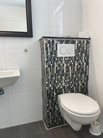 **ZENTRAL IN KÖLN MONTEURZIMMER** Bild 3