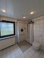 Bad 2 mit Dusche und Badewanne
