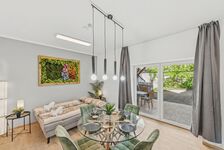 Helles Wohn-/Schlafzimmer mit Moosgemälde & Pendelleuchten – gemütlich nach Feierabend