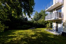 Garten mit Liege und Sitzgruppe
