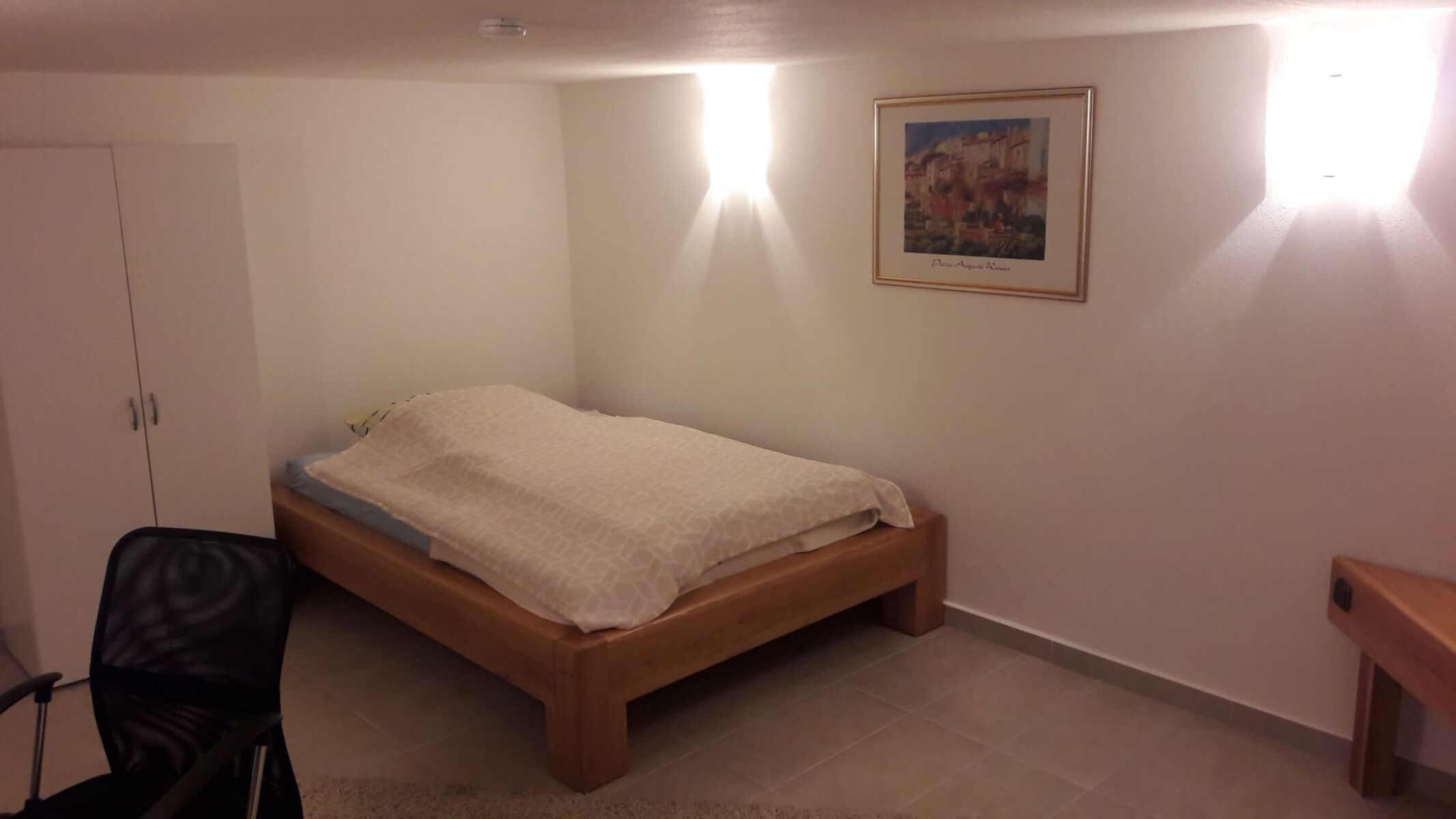 Voll möbilierte Zimmer