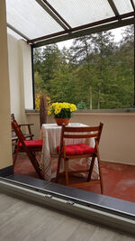 Balkon mit Sitzgelegenheit