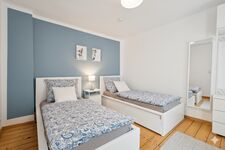 Ruhiges voll ausgestattetes Haus mit Terrasse Bild 1