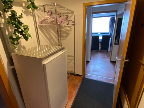 Gesamte Wohnung 1.620 Eur p.M.(13,50 E/Pers./4 Pers./langf.) Picture 4