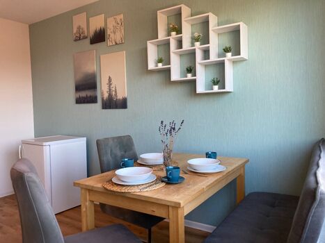 Gehobene Monteurwohnung, mit Balkon und Parkplatz Bild 3