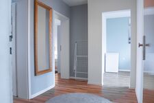 Flur mit großem Spiegel