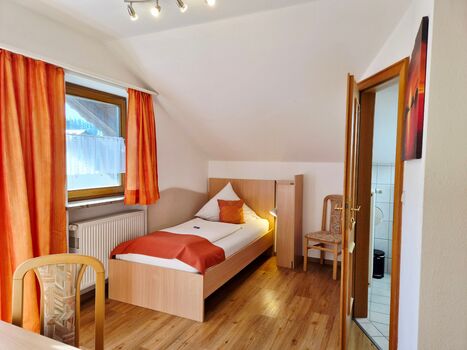 Einzelzimmer mit Balkon