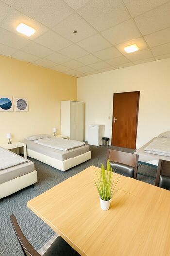 35 Zimmer (EZ/DZ) & 15 Apartments | WLAN | Küche | Zentrale Lage | Ruhig