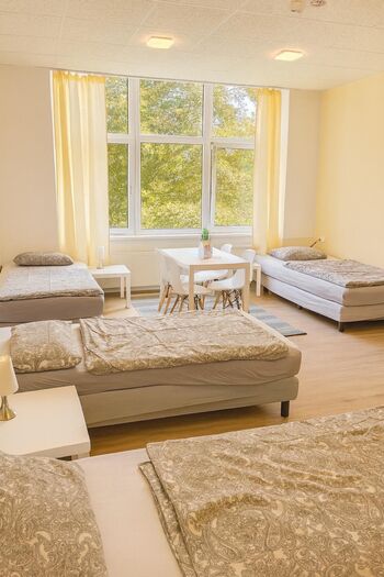 35 Zimmer (EZ/DZ) & 15 Apartments | WLAN | Küche | Zentrale Lage | Ruhig Zdjęcie 3