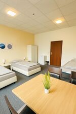 35 Zimmer (EZ/DZ) & 15 Apartments | WLAN | Küche | Zentrale Lage | Ruhig Picture 1