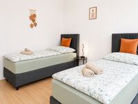 Schlafzimmer2 - Ansicht von der Balkontür zu den Betten