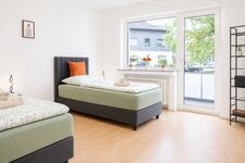 Ansicht Schlafzimmer 2 mit Balkon und 2 Einzelbetten