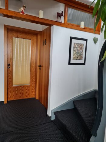 Flur Eingang EG, Wohnung befindet sich rechts die Treppe hoch. 