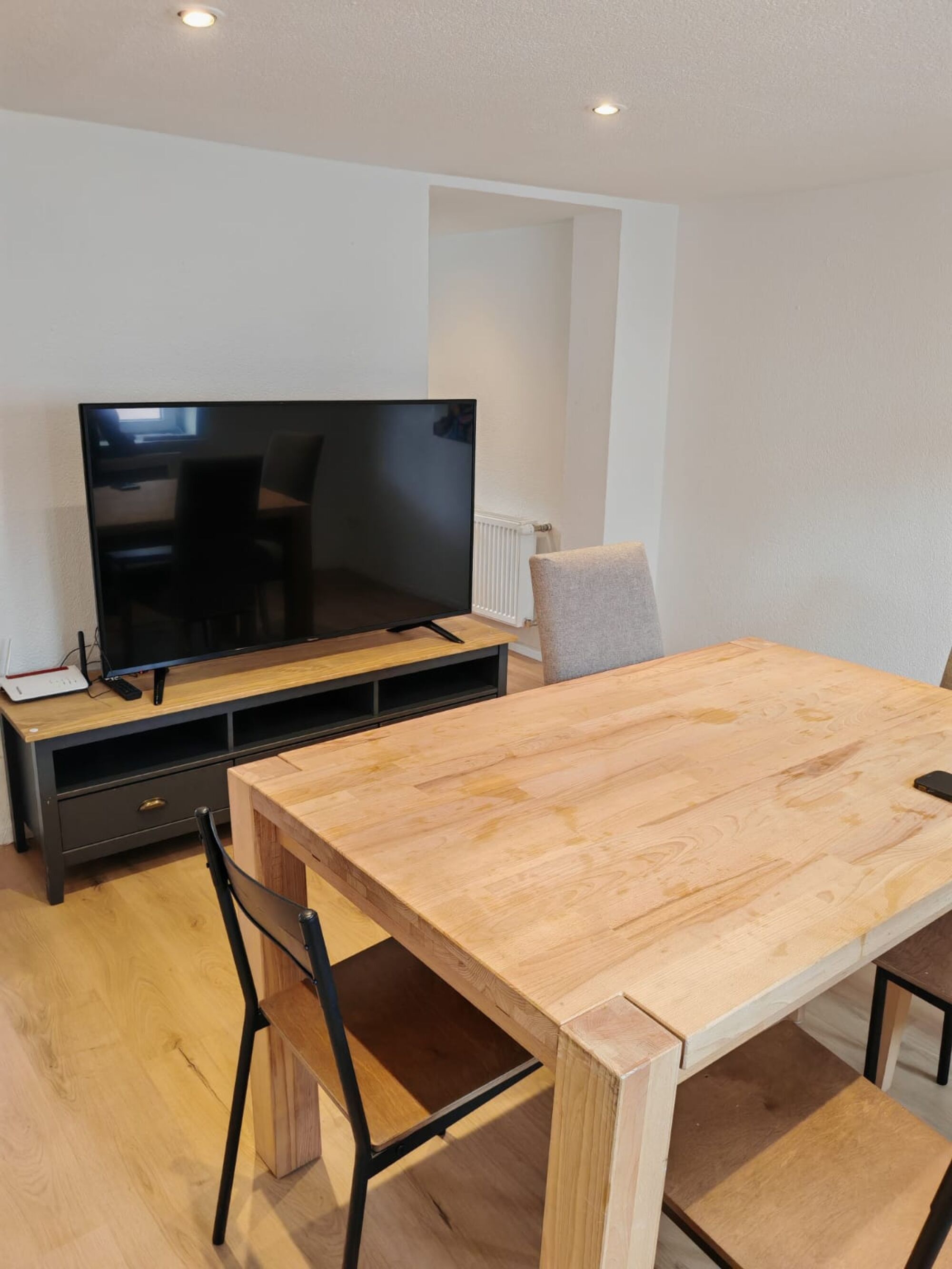 TV mit Essplatz
