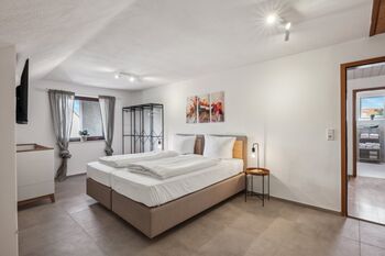 Große Villa für große Gruppen und Teams 7 Schlafzimmer! Bild 3