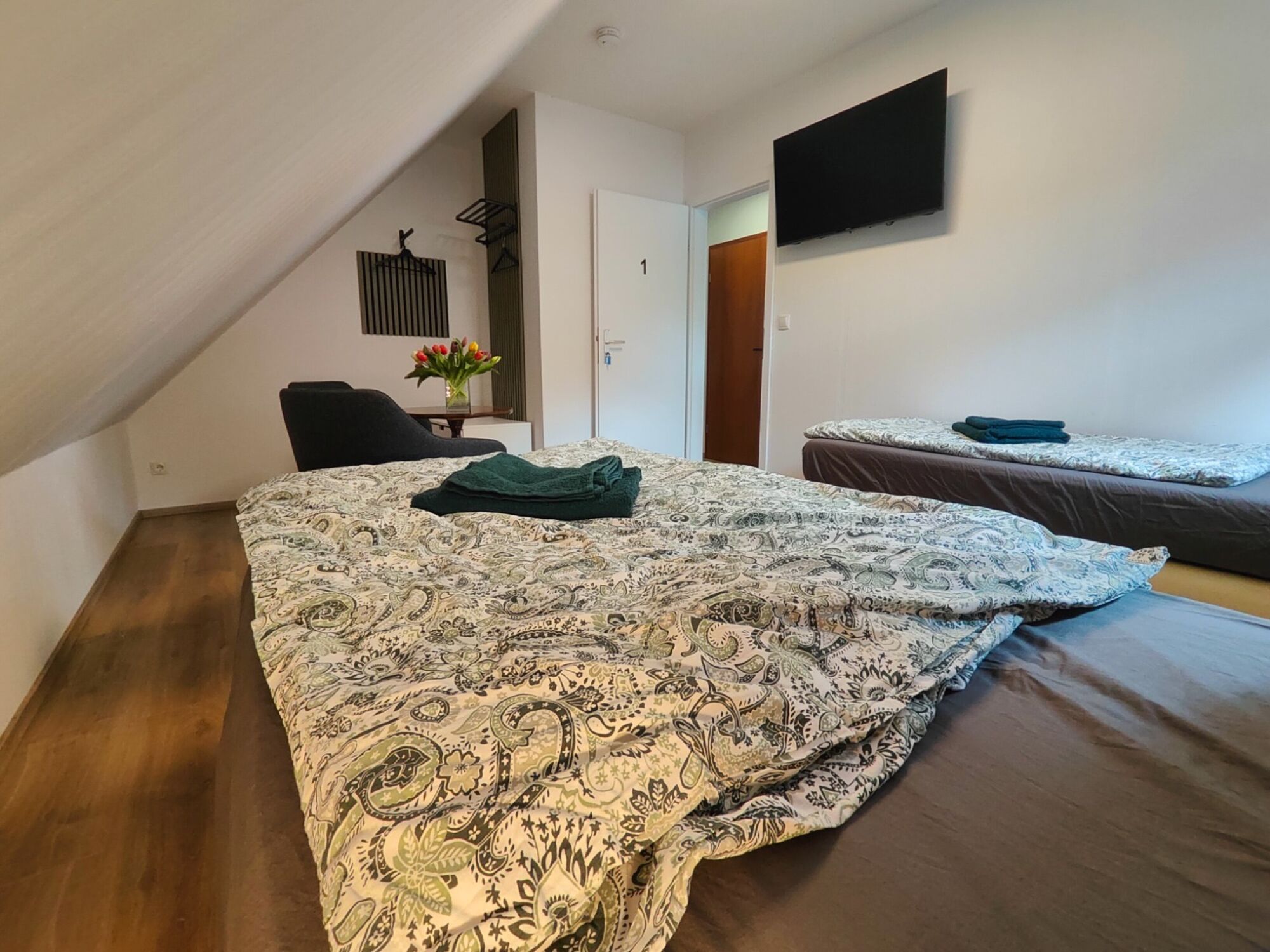 Zimmer1: zwei Einzelbetten 