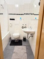 Charmante Monteurwohnung + 2 Balkone Bild 5