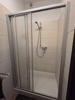 Duschkabine im Badezimmer
