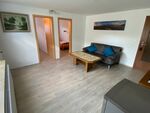 Studio: Wohnraum mit Kühlschrank und eigenem Bad/WC