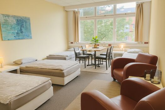 35 Einzel- & Doppelzimmer sowie 15 Apartments | WLAN | Küche | Zentrale