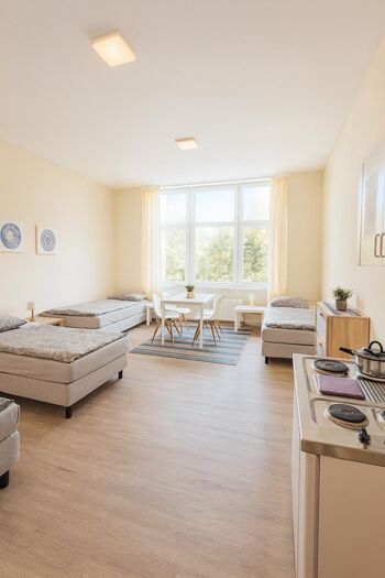 35 Einzel- & Doppelzimmer sowie 15 Apartments | WLAN | Küche | Zentrale Zdjęcie 4