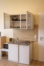 35 Einzel- & Doppelzimmer sowie 15 Apartments | WLAN | Küche | Zentrale Picture 3