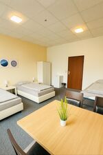 35 Einzel- & Doppelzimmer sowie 15 Apartments | WLAN | Küche | Zentrale Picture 2